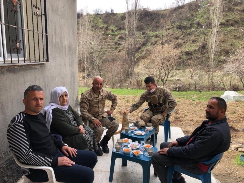 Mehmetçik Şehit Yakınları Ve Gazilerle Bir Araya Geldi