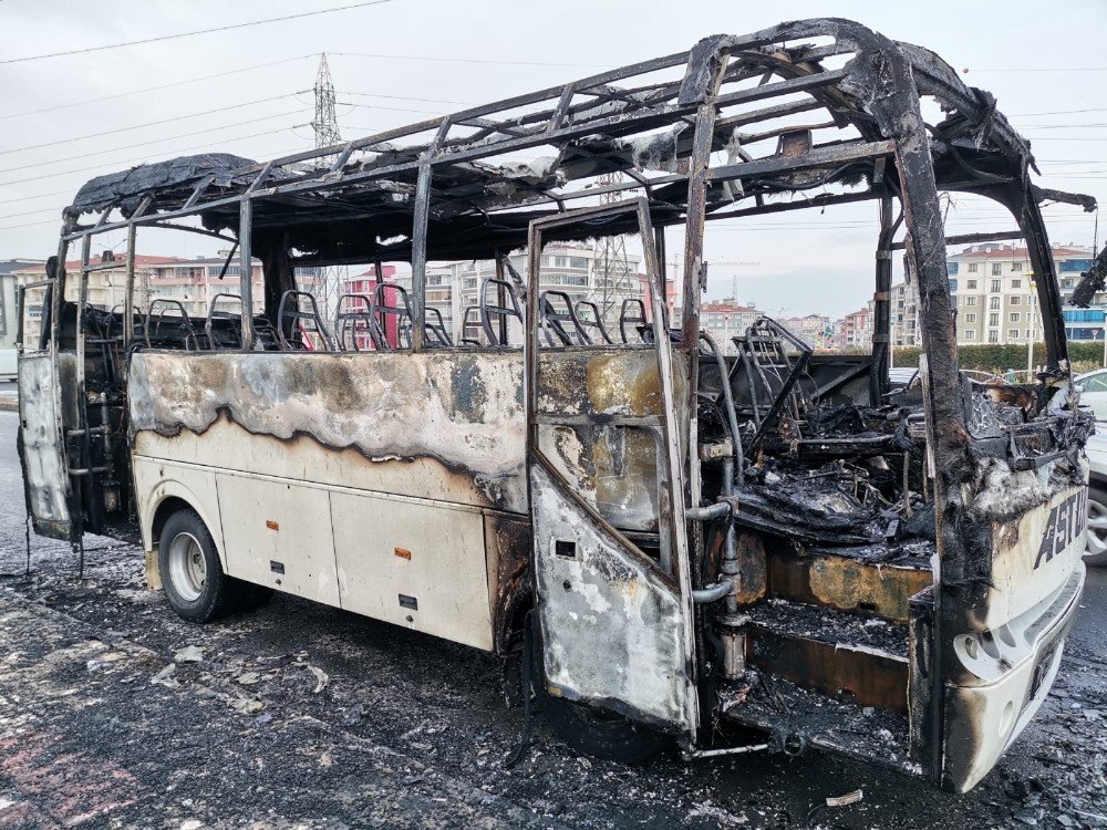 İ̇şçi Servisi Alevlere Teslim Oldu, Faciadan Dönüldü