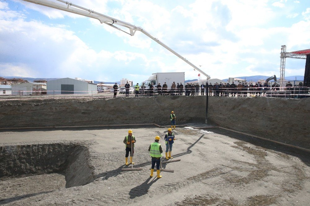 Turhal’da 296 Konut, İşyeri Ve Caminin Temeli Törenle Atıldı