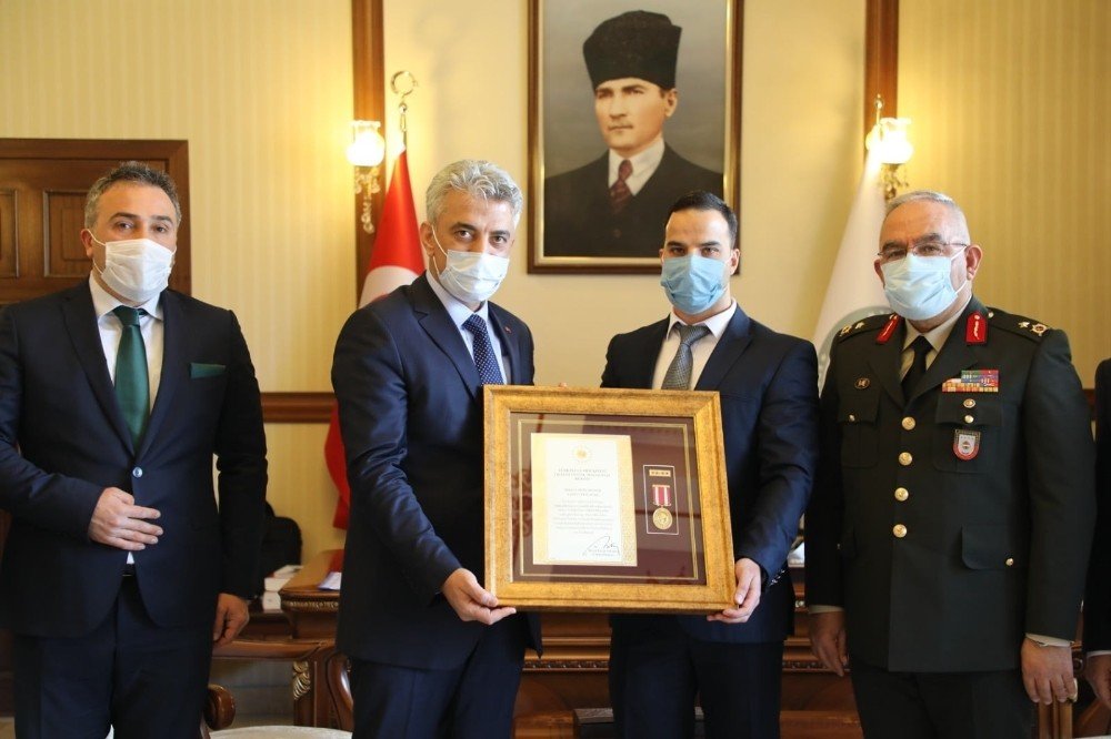 Gazi Ufuk Ağaç’a Devlet Övünç Madalyası Ve Beratı Taktim Edildi