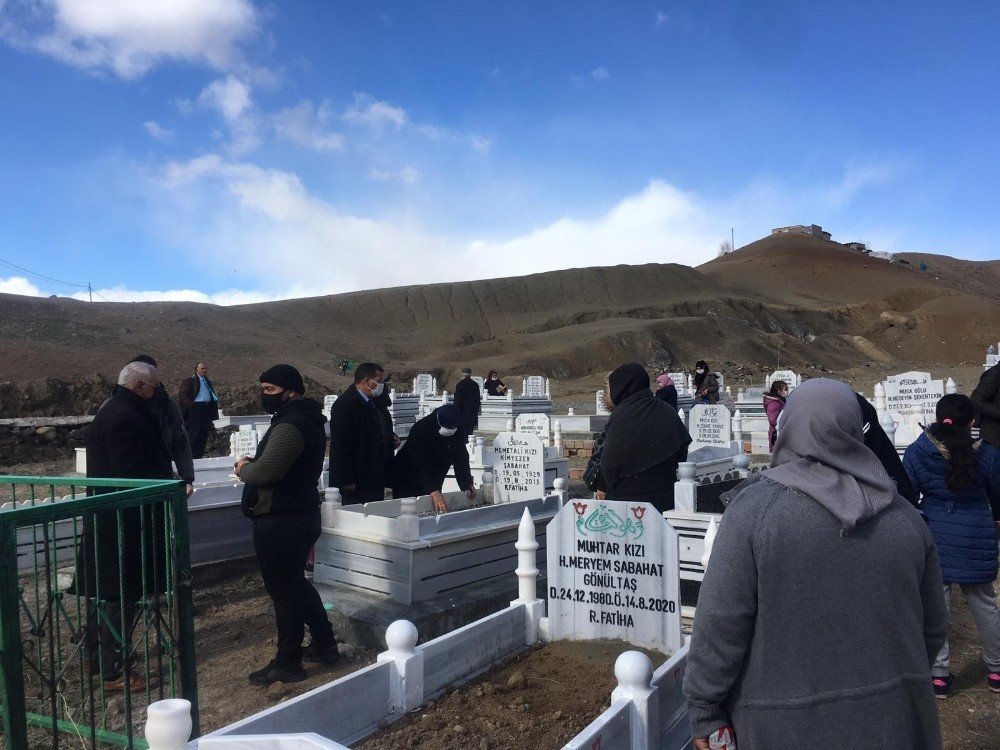 Tuzluca’da "ölüler Bayramı" Nedeniyle Mezarlık Ziyaretleri Yapıldı