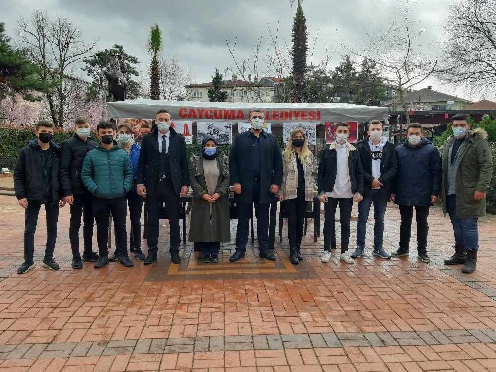 Çanakkale Şehitleri İçin Hoşaf Ve Ekmek İkram Ettiler