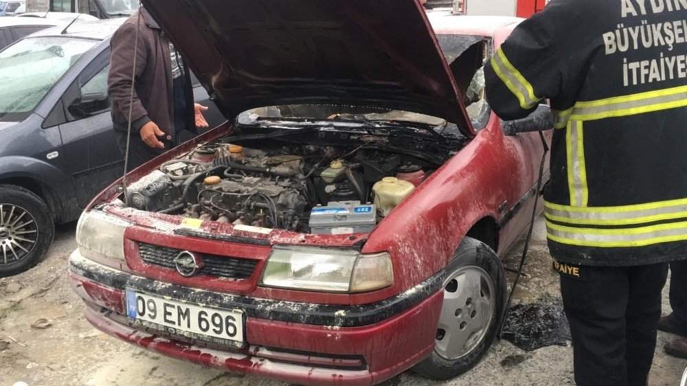 Aydın’da Park Halindeki Otomobil Alev Aldı