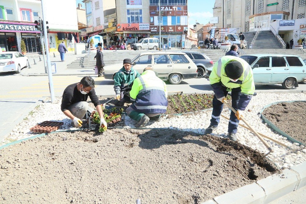 Develi’de Bahar Mevsimi İçin Peyzaj Çalışmaları Başladı