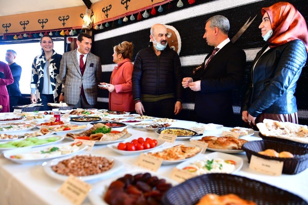 Çınar, ‘kayısı Çiçeği Şenliği’ Davetlilerini Çırmıhtı’da Ağırladı