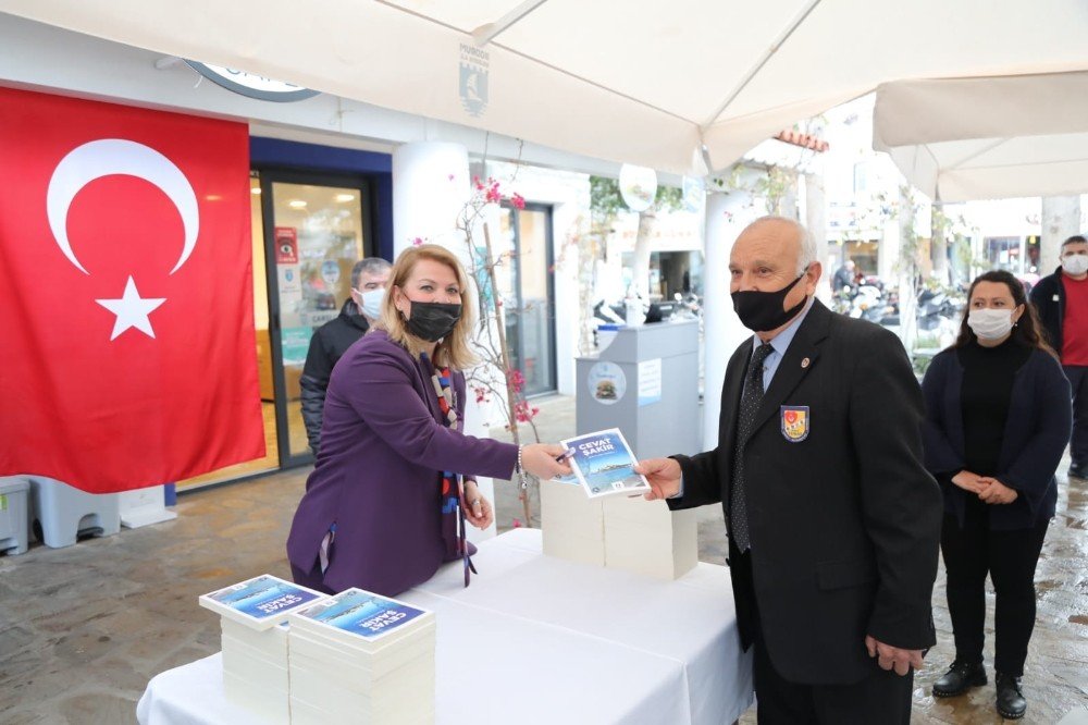 Yaşlılara Saygı Haftası’nda Cevat Şakir Kitabı Hediye Edildi