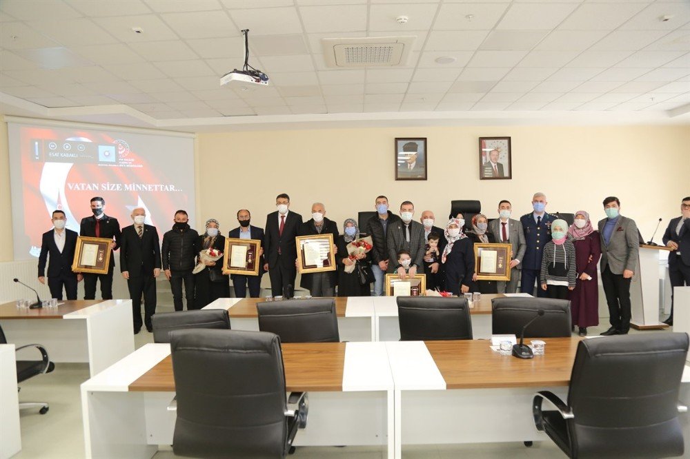 Kütahya’da Gaziler Ve Şehit Ailelerine Devlet Övünç Madalyası Ve Beratı Verildi