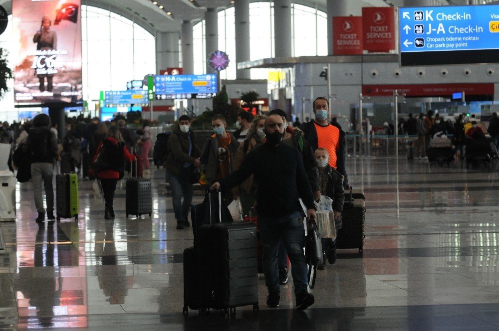 İ̇stanbul Havalimanı Son Bir Yılın En Yoğun Gününü Yaşıyor