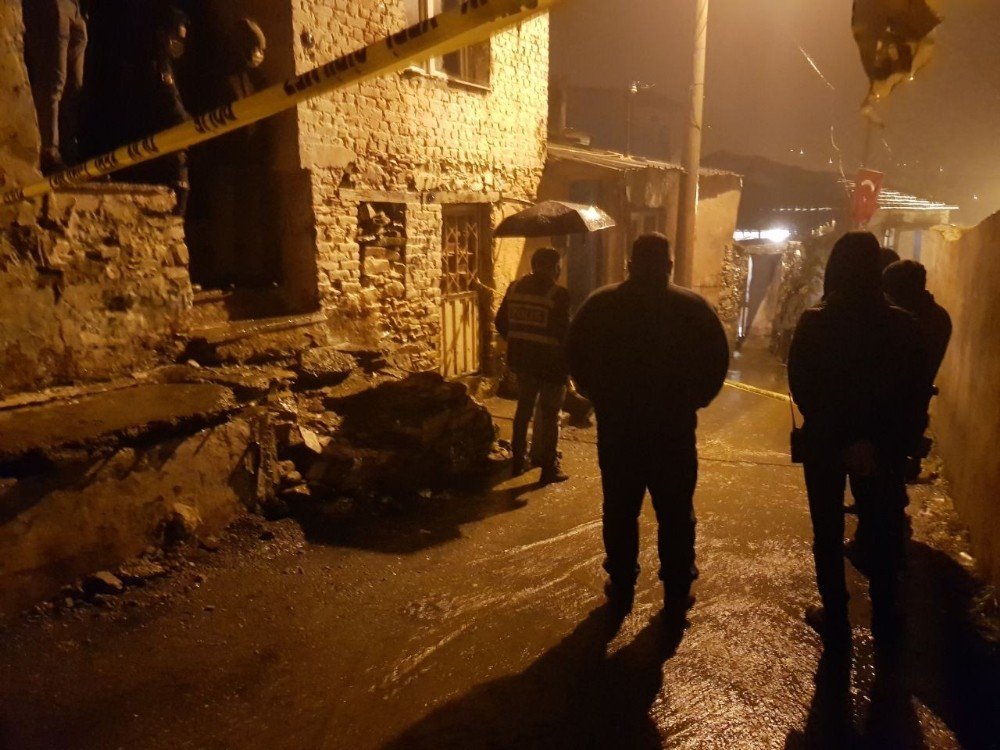 İ̇zmir’de Damat Dehşeti: Eşini Ve Kayınvalidesini Öldürüp Komşuyu Yaraladı