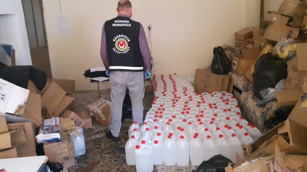 İ̇zmir’de Sahte Etil Alkol Operasyonu: 2 Bin Litre Ele Geçirildi