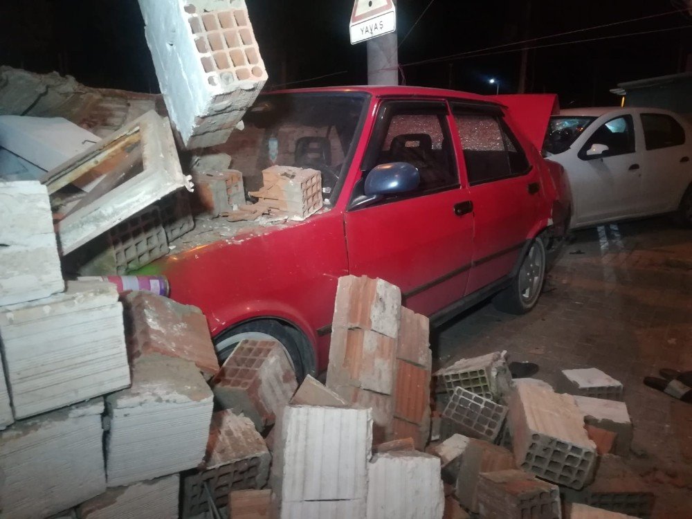Kaza Yaptı, Aracındaki Yaralı Kadını Bırakıp Kaçtı