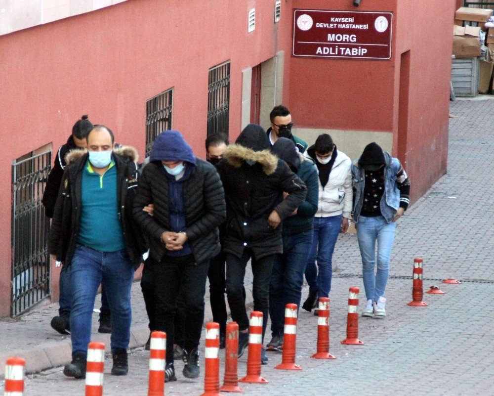 Polisler 2 Ay Takip Etti, Uyuşturucu Taciri 6 Kişiyi Kıskıvrak Yakaladı