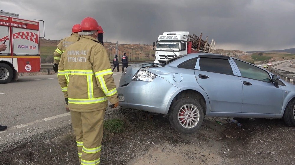 Takla Atan Otomobilden Anne-oğul Yara Almadan Kurtuldu
