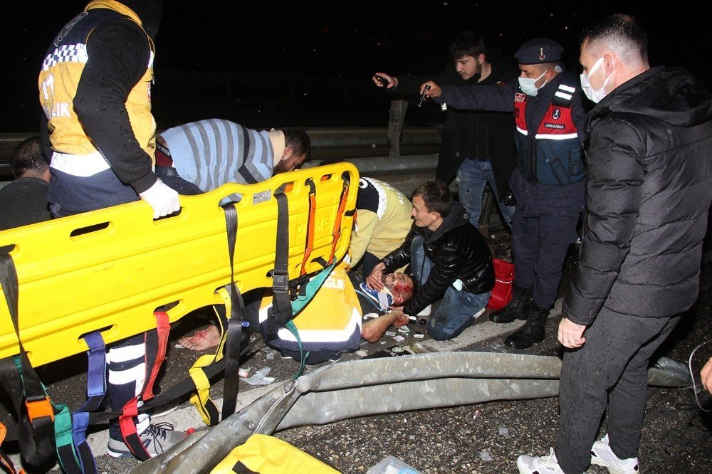 Şarampole Devrilen Tırın Kupası İkiye Bölündü: 2 Yaralı
