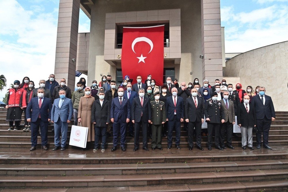 Osmaniye’de Şehit Aileleri Ve Gazilere "devlet Övünç Madalyası" Verildi