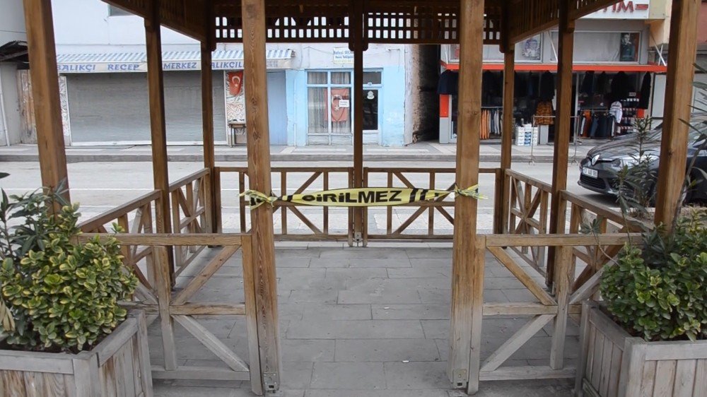 Sinop’ta Korona Önlemleri: Banklar Kaldırıldı