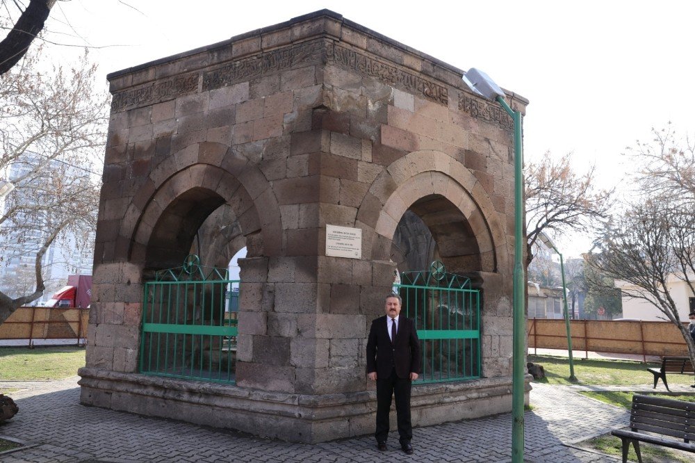 Melikgazi’den Ahde Vefa: Suya Kanmış Hatun Türbesi Restore Edilecek