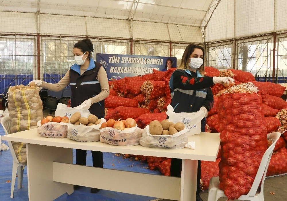 Aydın Büyükşehir Belediyesi’nden Patates Ve Soğan Üreticisine Destek