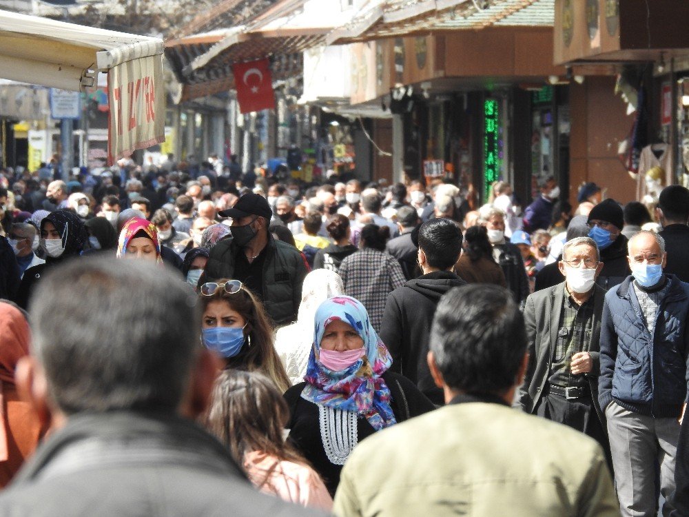Çarşı Yoğunluğu Mavi Kategoriyi Zora Sokuyor