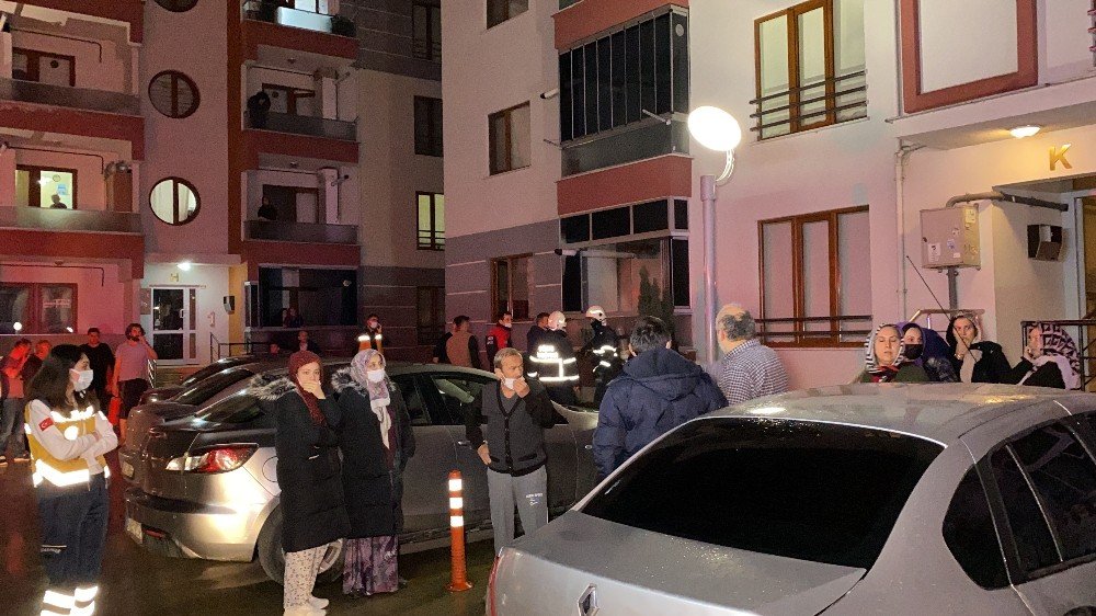 İ̇tfaiyeyi Gören Kısıtlamayı Unutup Sokağa Çıktı