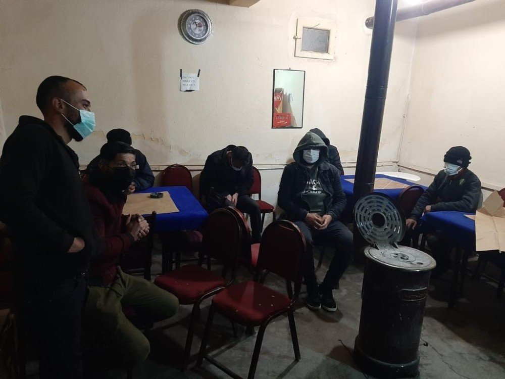 Gizli Bölmede Kumar Oynarken Suçüstü Yakalandılar: 24 Bin Lira Ceza Kesildi
