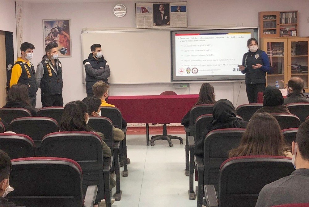 Hakkari Polisinden Öğrencilere ’siberay’ Farkındalık Eğitimi