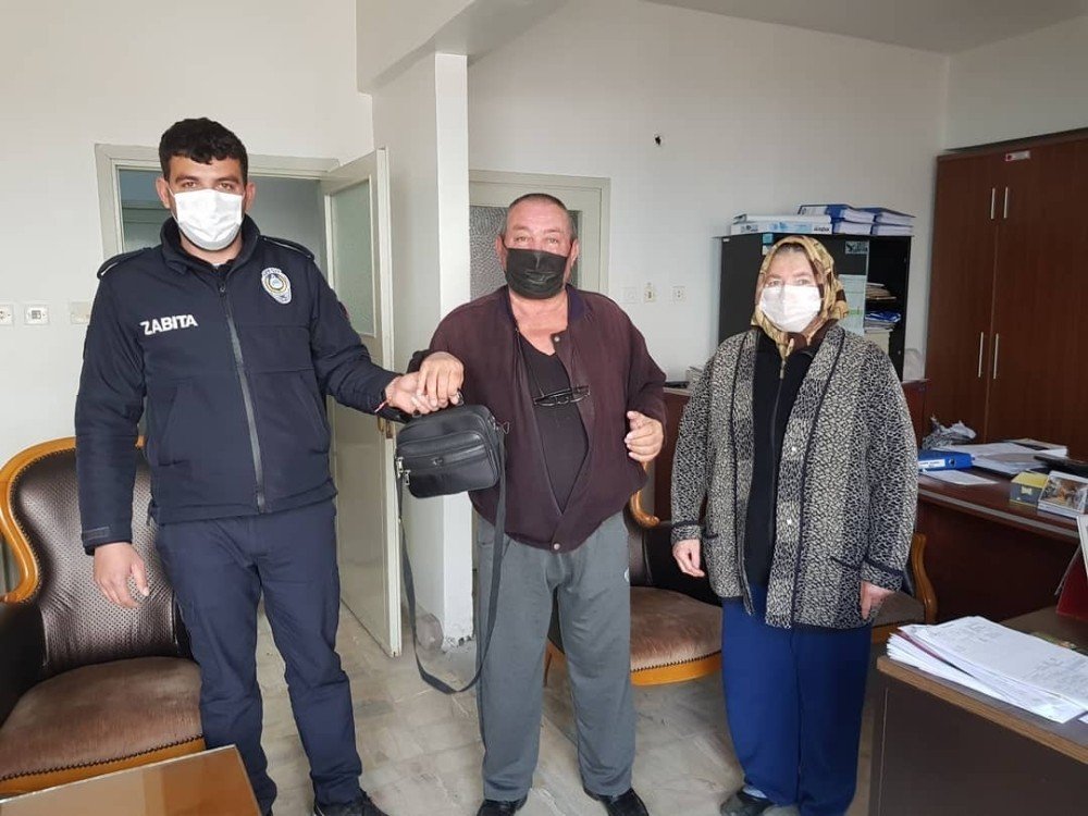 Kırklareli’nde Çiftin Yolda Buldukları Para Dolu Çanta Sahibine Teslim Edildi