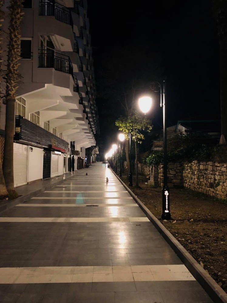 Kuşadası Çarşılarında Aydınlatma Çalışmaları Başladı