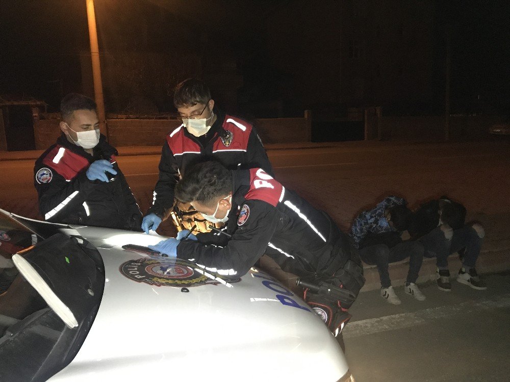 Polisin Üzerine Araç Sürüp 30 Kilometre Kaçtı, ‘korktuk’ Dedi