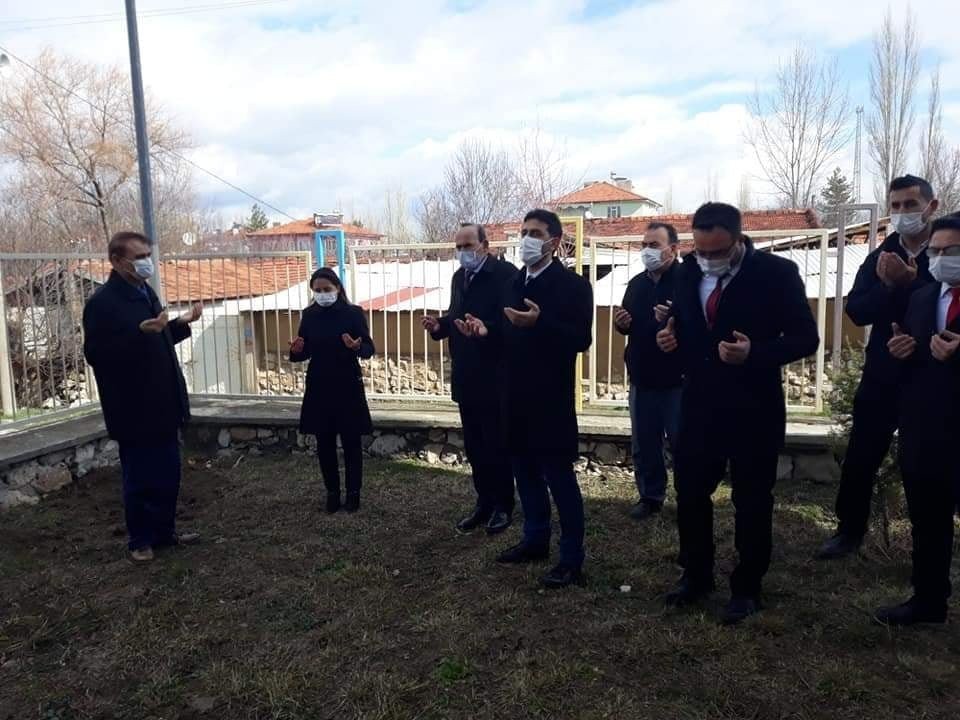 Şehitler İçin Fidan Dikimi Yapıldı Dualar Edildi