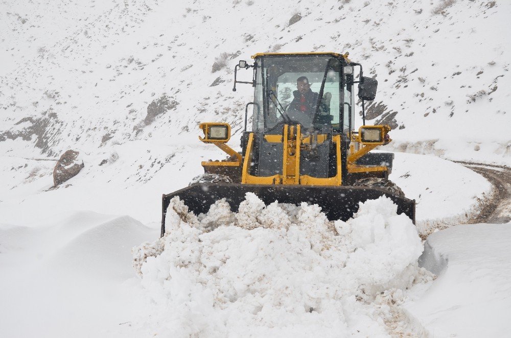 Şırnak’ta Mart Ayında 1 Metre Karla Mücadele