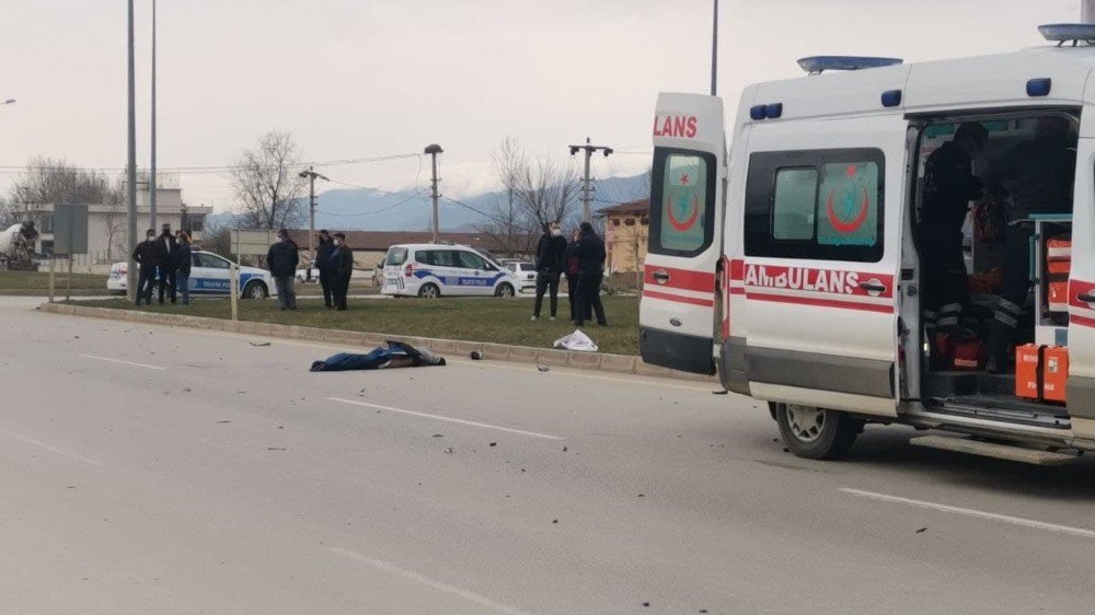 Motosiklet İle Bisiklet Çarpıştı: 1 Ölü