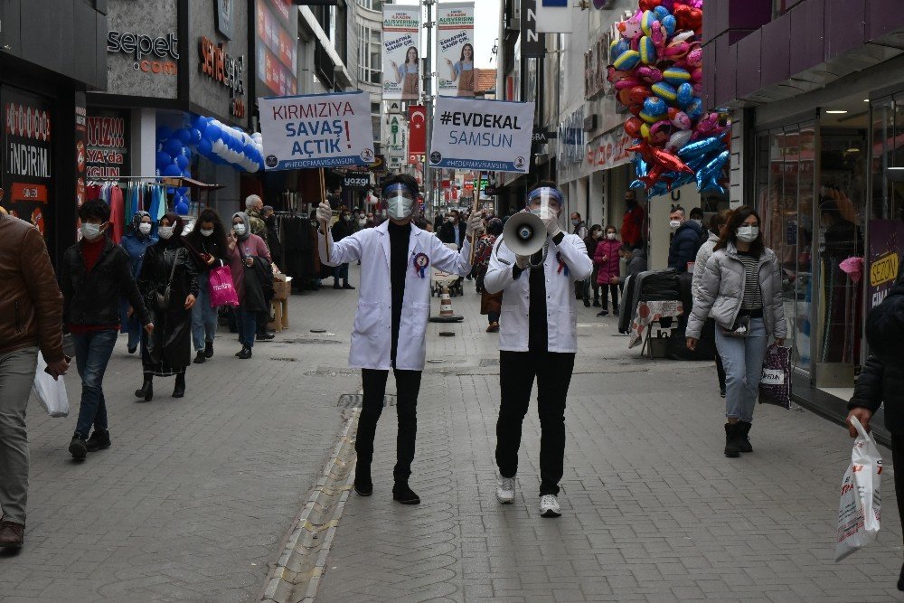 Çok Yüksek Riskli Samsun’da Tıp Öğrencileri Sokağa İndi, Megafonla Halkı Uyardı