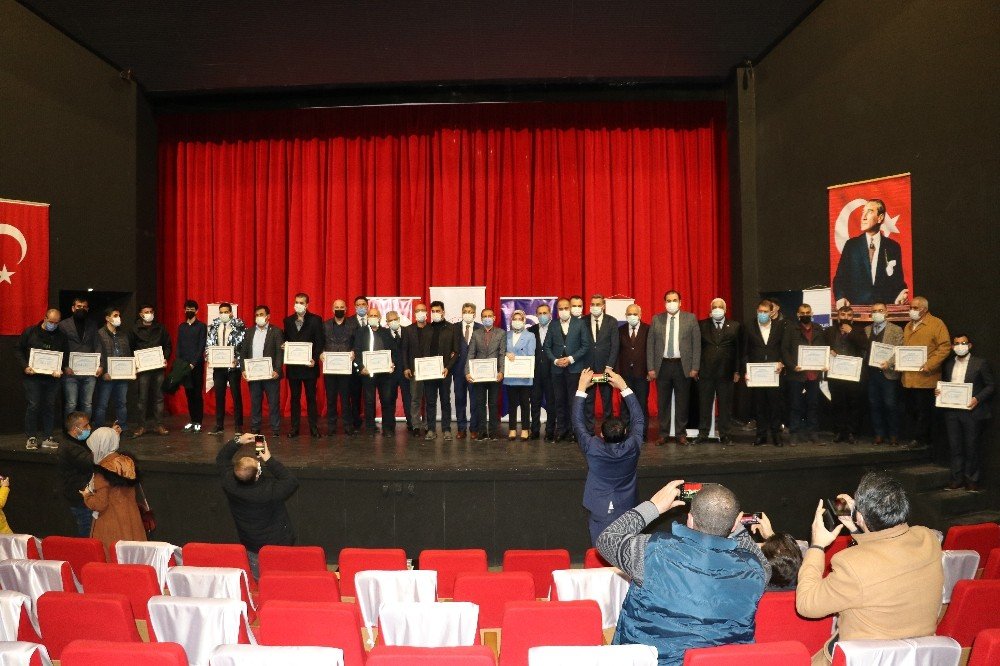 Van’da Pandemi Sürecinde İstihdama Katkı Sağlayan 43 Firmaya Teşekkür Belgesi Verildi