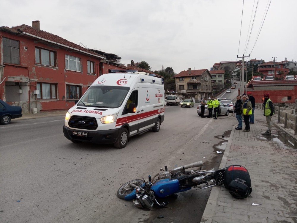 Otomobil Ve Motosiklet Çarpıştı: 1 Yaralı