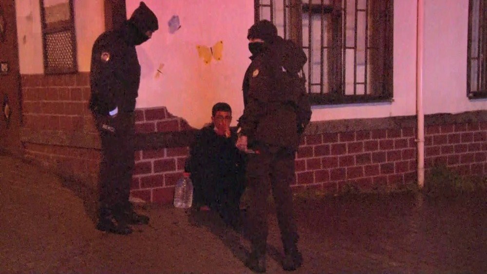 Babası Uyuduktan Sonra Otomobilin Anahtarını Alan Genç Kaza Yaptı:2 Yaralı
