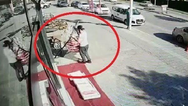 Başlarına Ne Geldiyse Hep Meraktan