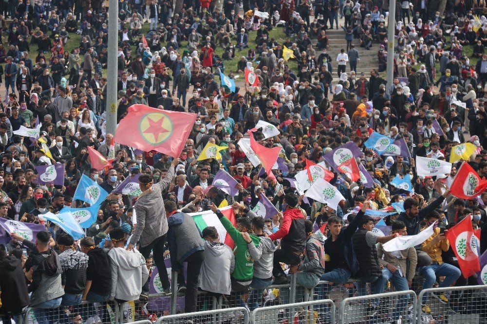 Diyarbakır’da Nevruz Etkinliğinde Terör Örgütü Propagandası