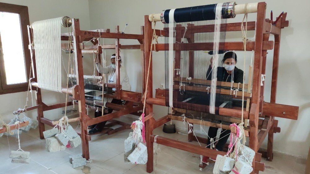 Hatay’da 25 Kadın İpek Dokuma Kursunda Meslek Öğreniyor