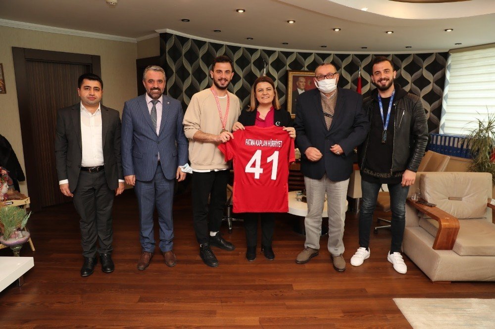 Başkan Hürriyet, Şampiyon Kardeşleri Ağırladı