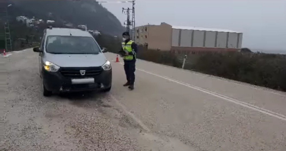 Sıkılıp Gezmeye Çıkan Korona Virüslü Aile Başka Bir İle Gezmeye Gidince Yakalandı