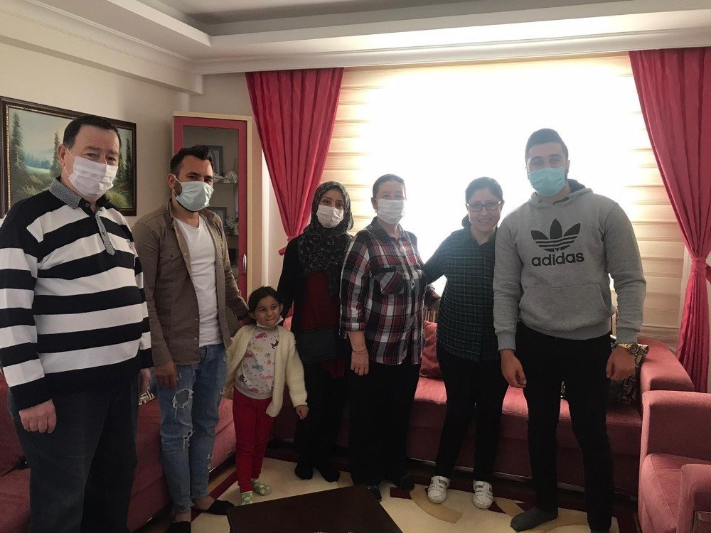 Kuşadası’nda Ak Partili Gençler Down Sendromlu Çocuklarla Bir Araya Geldi