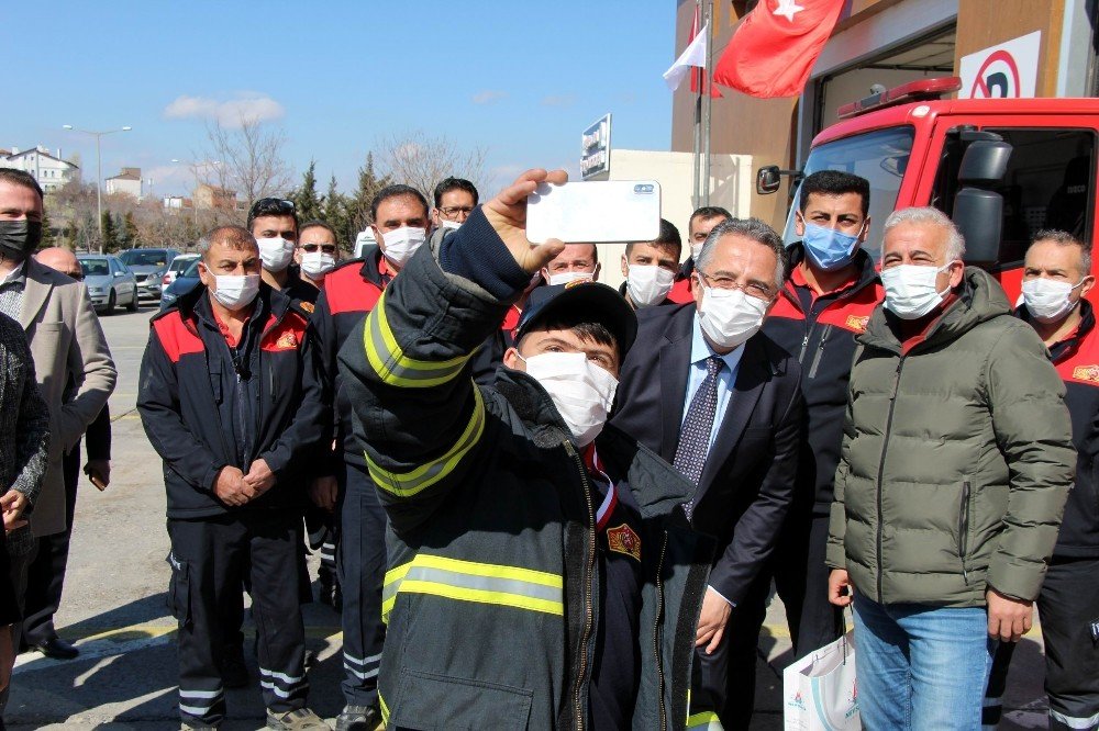 Down Sendromlu Ramazan’ın İtfaiyeci Olma Hayali Gerçeğe Dönüştü