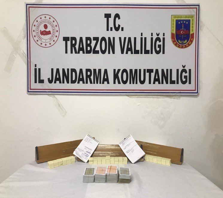 Jandarmadan Evde Kumar Oynayanlara Baskın: 35 Kişiye 88 Bin 482 Tl Para Cezası