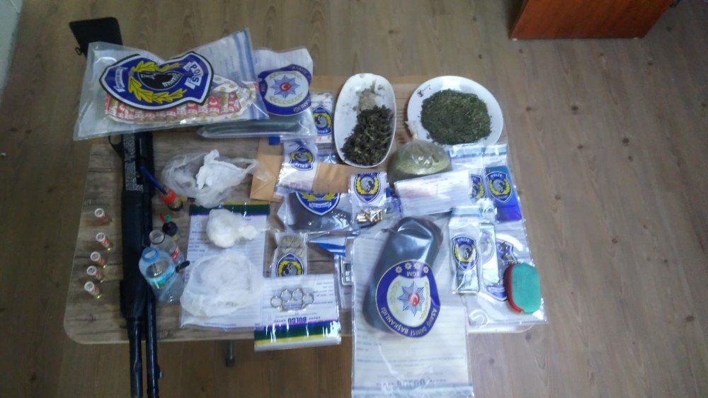 Uyuşturucu Alışverişinde Kavga Çıktı, Depoya Kapatılan 3 Kişiyi Polis Kurtardı