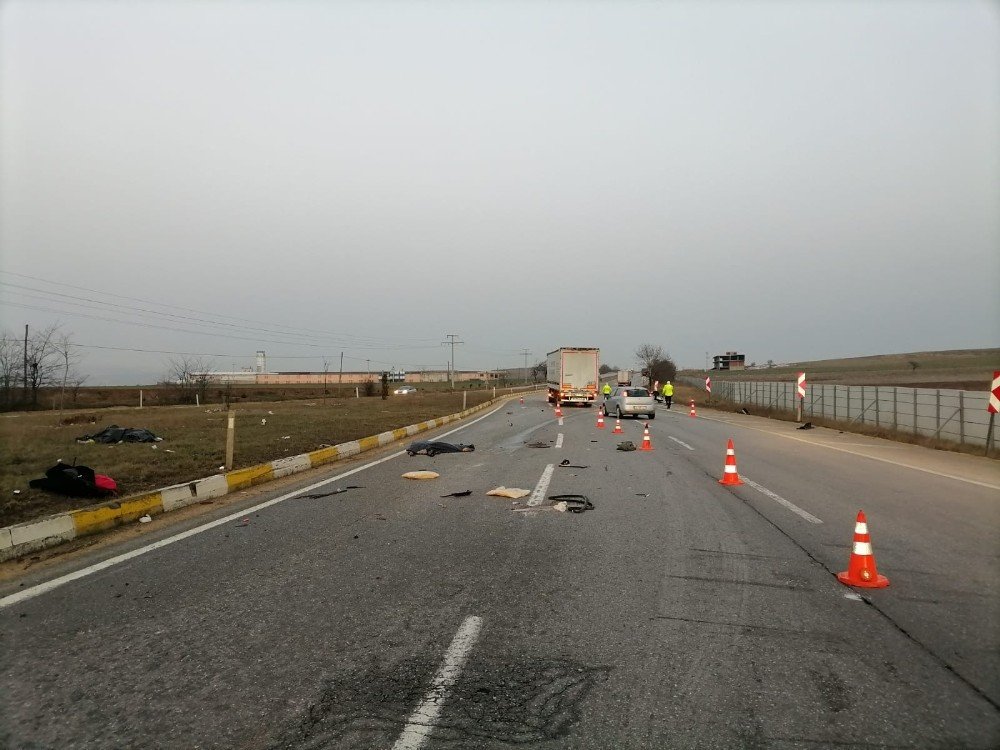 Aşırı Hız Sonucu Feci Kaza: 2 Ölü, 1 Yaralı