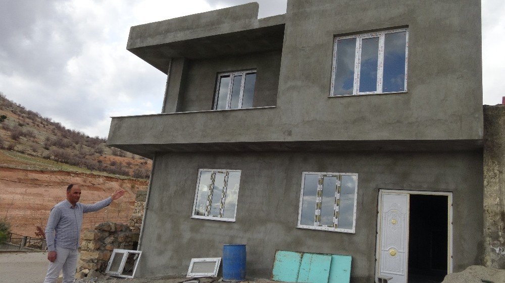 Gercüş’te Modern Taziye Evi Ve Kur’an Kursu Yapımı Sürüyor
