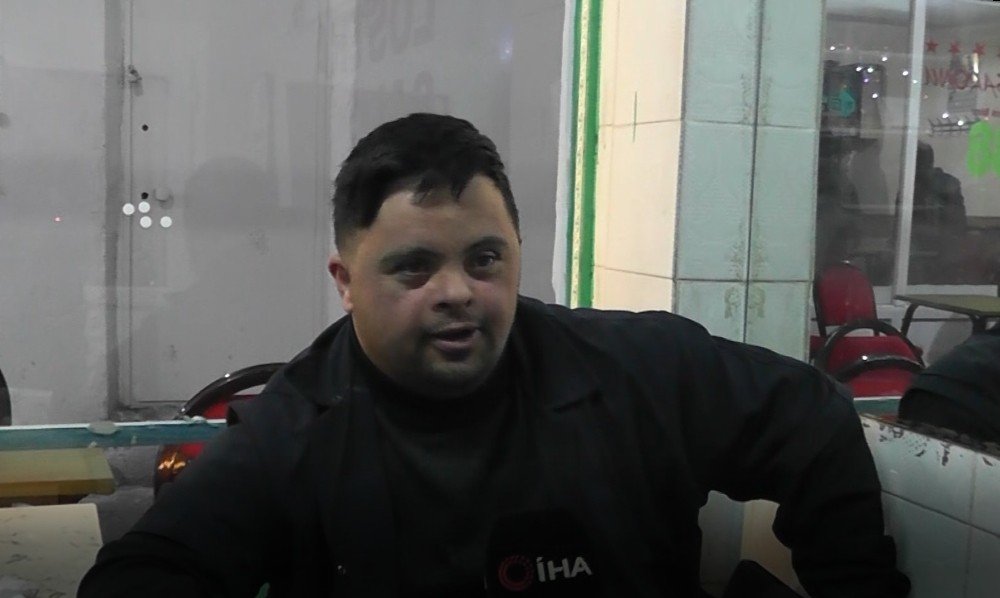 Down Sendromlu Ramazan Gül, Çalışkanlığı İle Herkese Örnek Oluyor