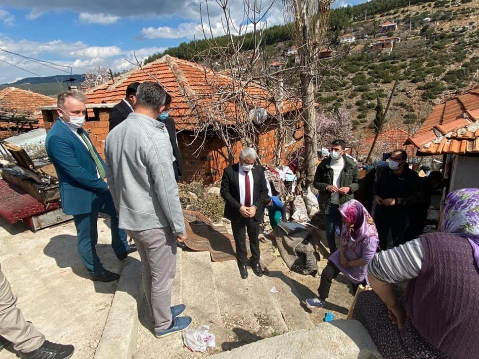 Evi Yanan Aileye Yardım Eli