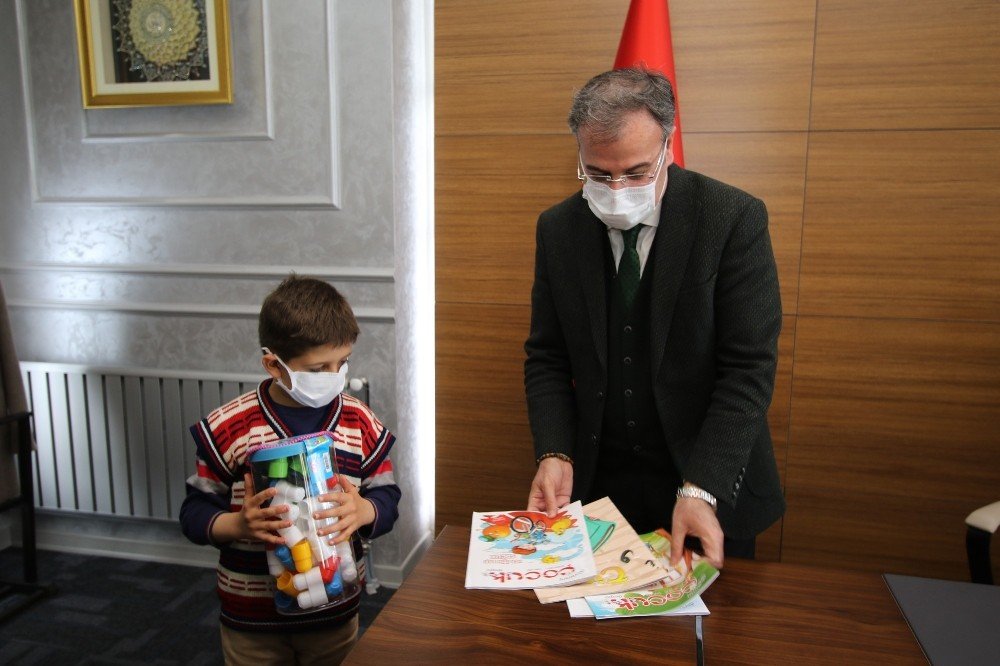 İ̇lkokul İkinci Sınıf Öğrencisi Bilal Akar’dan Başkan Özdoğan’a Anlamlı Ziyaret